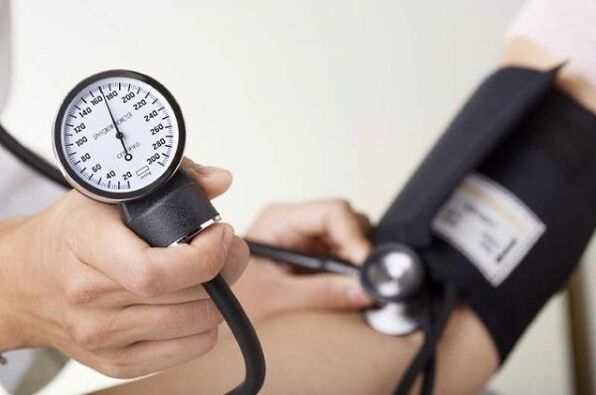 Se tes presión arterial alta, está prohibida unha dieta de auga
