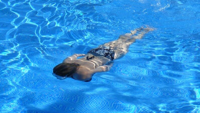 A natación, como calquera outro deporte, é un bo hábito de adelgazar. 
