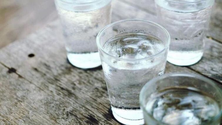 Cando se usa diuréticos para a perda de peso, cómpre beber moita auga. 